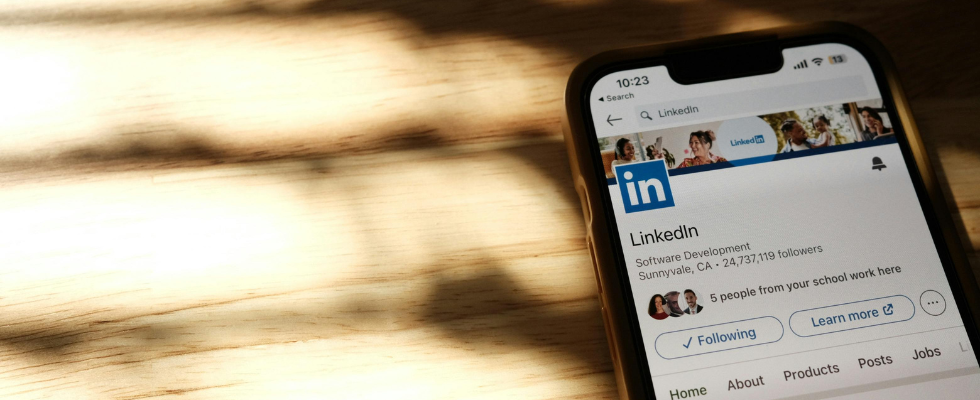 Wer sucht wie? LinkedIn macht bezahlte Jobanzeigen erstmals öffentlich einsehbar