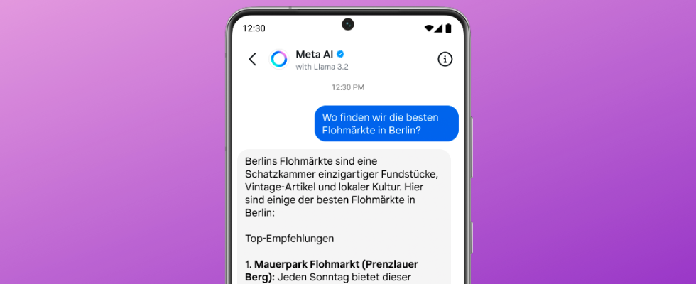 violetter Hintergrund, Smartphone Mockup mit Meta AI Chat über Flohmärkte in Berlin
